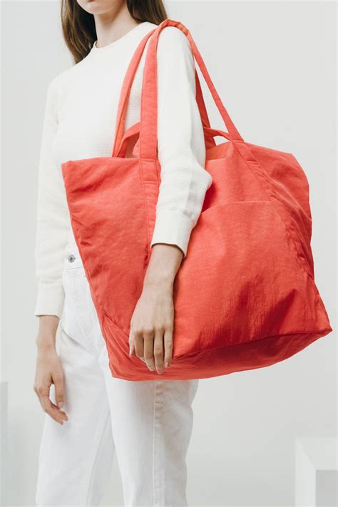 baggu travel cloud bag.